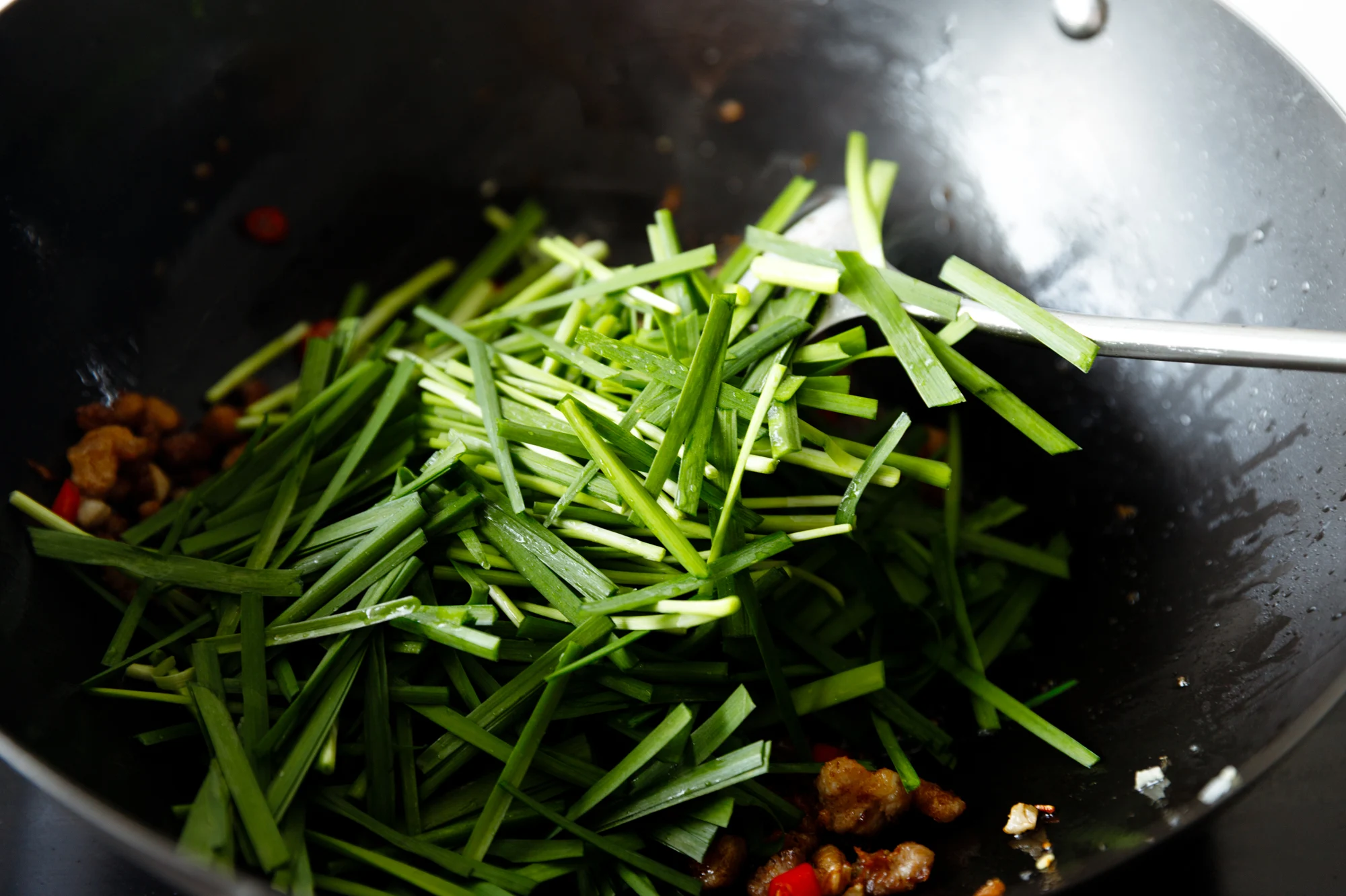 chive and pork belly stir fry| chinasichuanfood.com