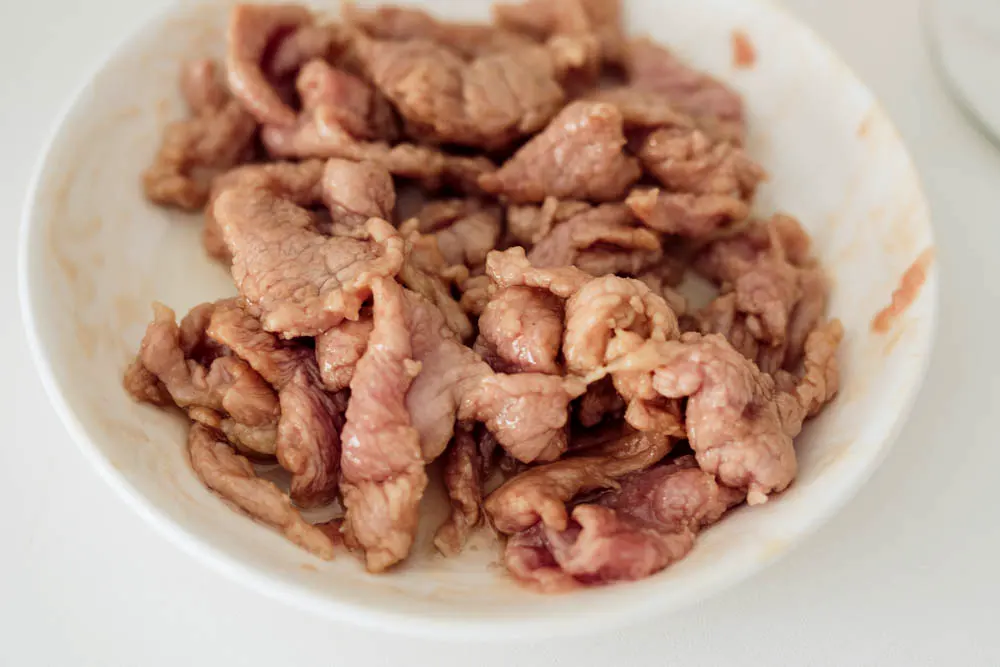 pork and mushroom stir fry|chinasichuanfood.com