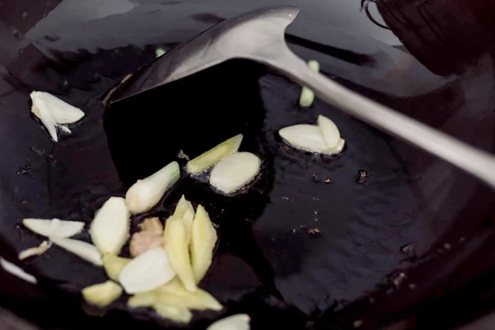 pork and mushroom stir fry|chinasichuanfood.com