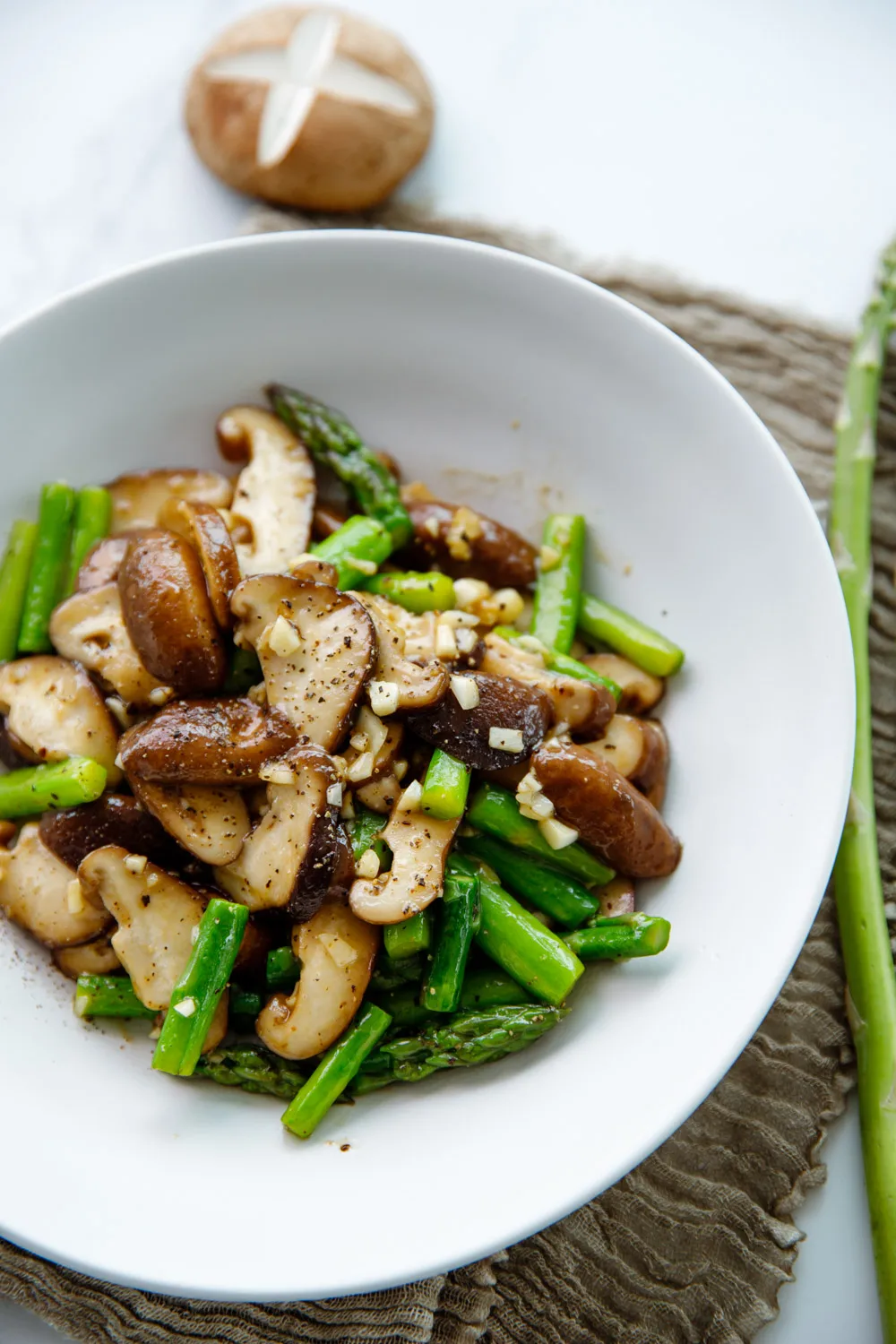 shiitake mushroom stir fry | chinasichuanfood.com
